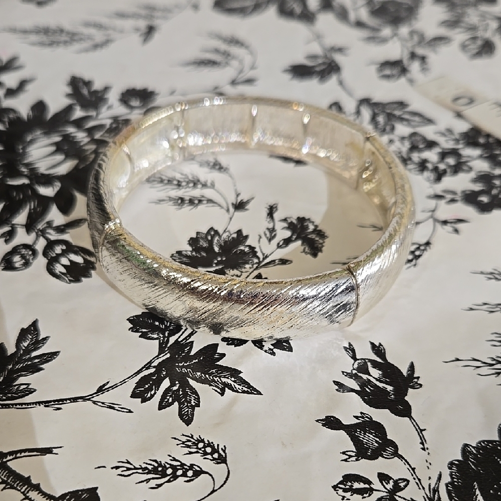 Silver Textured Bangle Bracelet so11